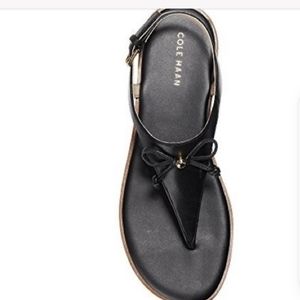 Cole Hann Findra Thong Sandal in Black sz 7.5